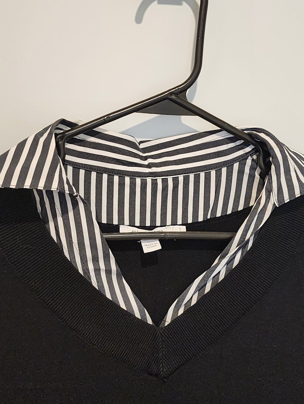 CHICOS BUILT-IN SHIRT KNIT SWEATER CHICOS SIZE 1 US Medium Black & White EUC - Picture 4 of 9